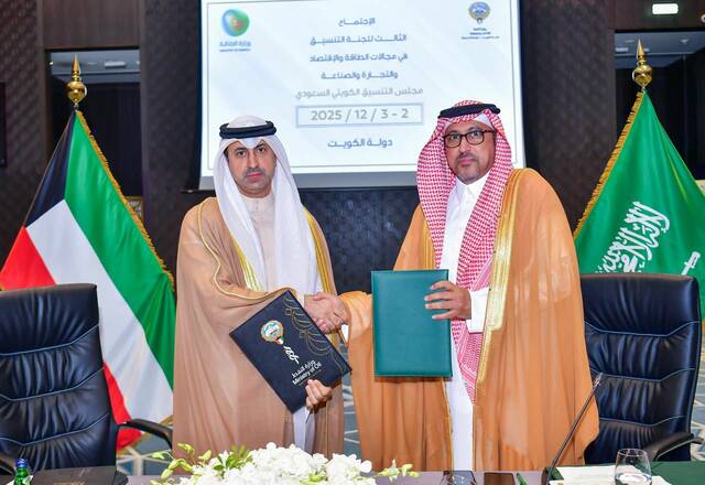 جانب من التوقيع