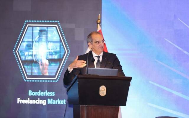 عمرو طلعت وزير الاتصالات وتكنولوجيا المعلومات