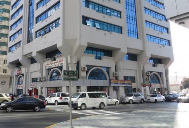 أبوظبي للتخطيط العمراني يطلق أداة لتنظيم اللافتات التجارية