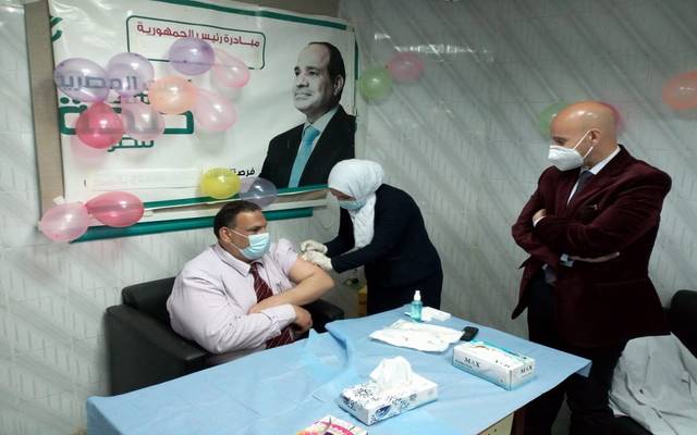 الصحة المصرية: 527 من الأطقم الطبية تلقوا الجرعة الأولى من لقاح فيروس كورونا