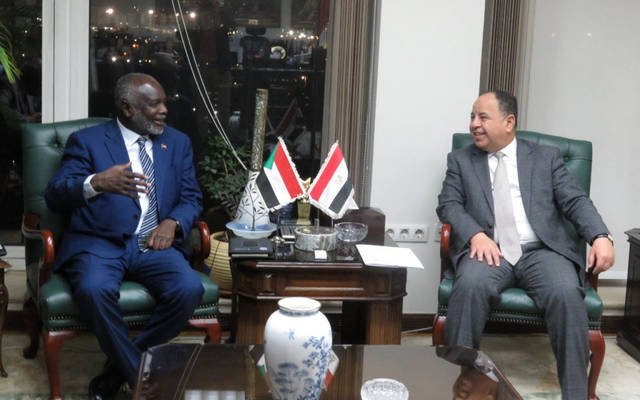جانب من لقاء محمد معيط وزير المالية المصري مع جبريل إبراهيم محمد وزير المالية والتخطيط الاقتصادي السوداني