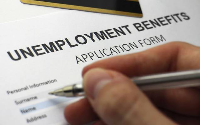 تراجع طلبات إعانة البطالة الأمريكية بعكس التوقعات
