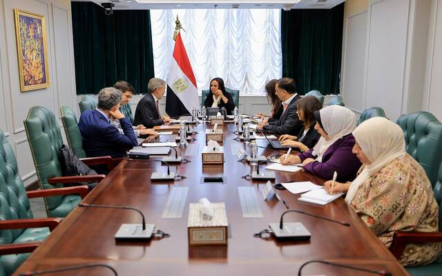 الدكتورة مايا مرسي وزيرة التضامن الاجتماعي المصرية وميكيلي كواروني سفير  إيطاليا بالقاهرة