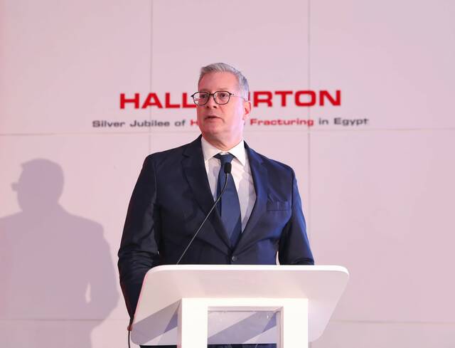 كريم بدوي وزير البترول