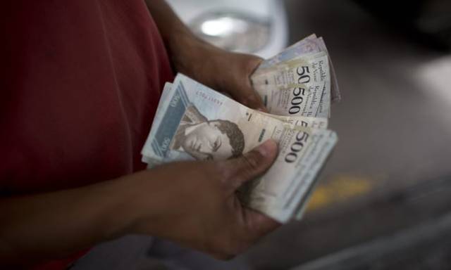 Venezuela to circulate bigger banknotes as hyperinflation takes heavy toll
