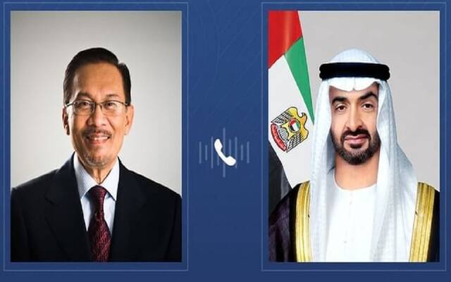 الشيخ محمد بن زايد آل نهيان رئيس الإمارات وأنور إبراهيم رئيس وزراء ماليزيا