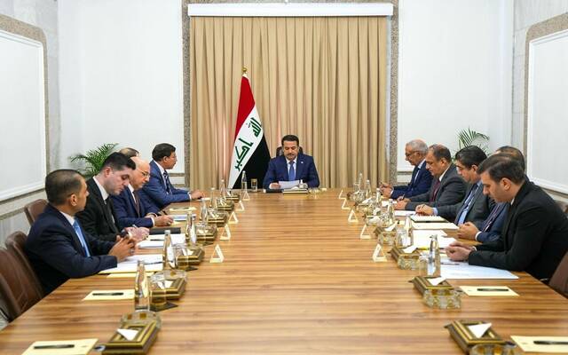 رئيس الوزراء يترأس اجتماعاً خُصص لمتابعة الإجراءات المتخذة لتوطين رواتب موظفي إقليم كردستان العراق