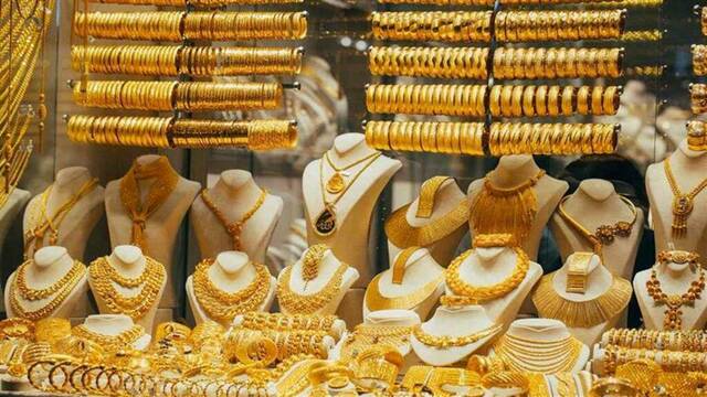 أسعار الذهب تواصل التراجع بالإمارات اليوم الثلاثاء.. وعيار 21 يسجل 240.3 درهم