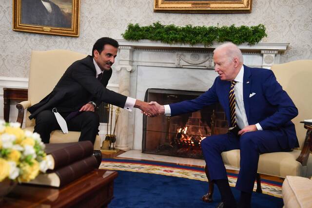الشيخ تميم بن حمد آل ثاني أمير دولة قطر مع الرئيس الأمريكي جو بايدن