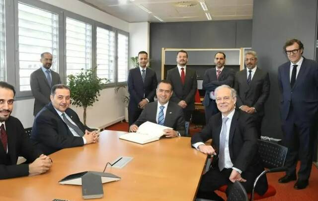 الوزير الحقيل مع عدد من رؤساء الشركات الإسبانية