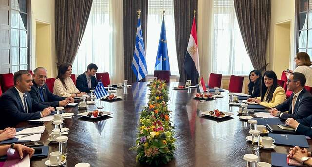 مصر واليونان تبحثان تعزيز الشراكة الاقتصادية والاستثمارات المشتركة