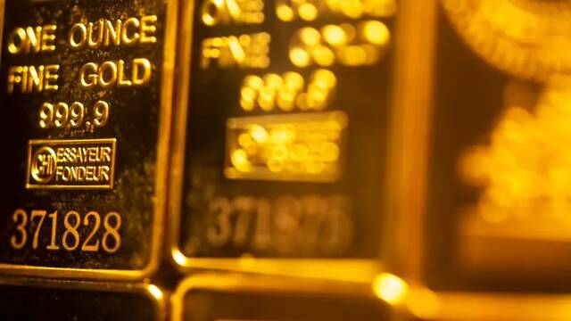 رحلة هبوط تشهدها أسعار الذهب بالإمارات منذ بداية 2022.. وعيار 21 يتراجع 7%