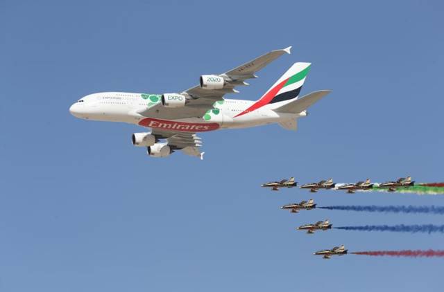 جانب من العرض الجوي في معرض دبي للطيران عام 2019
