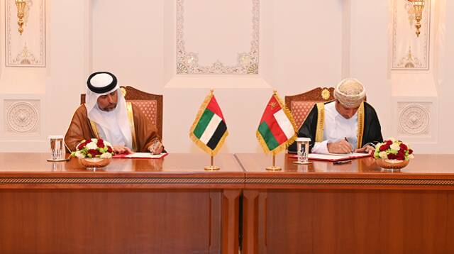 الإمارات وعمان توقّعان 16 اتفاقية في مجالات مختلفة