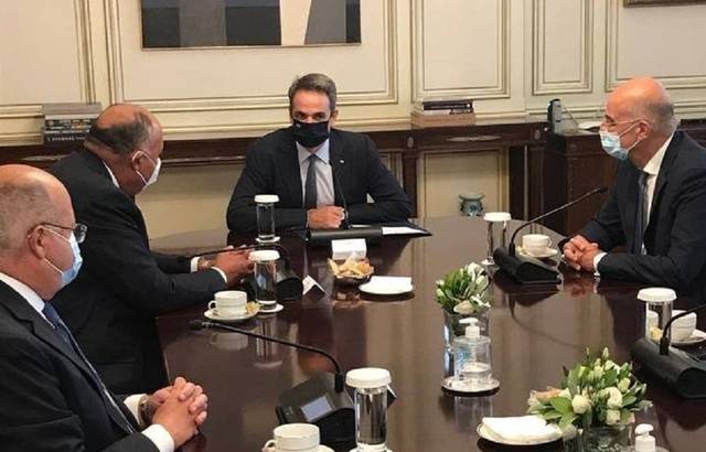 وزير الخارجية يؤكد اهتمام مصر بزيادة الاستثمارات اليونانية