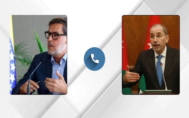 وزير الخارجية الأردني أيمن الصفدي مع نظيره الفنزويلي فيليكس بلاسينسيا