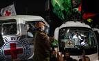جانب من عملية تبادل الأسرى بين حركة حماس وقوات الاحتلال