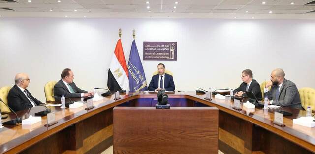 جانب من اجتماع الوزير مع وفد جمعية رجال الأعمال