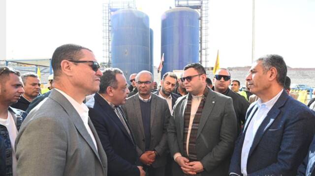 وزير الإسكان يتفقد مشروع رفع كفاءة المرافق بالمنطقة الصناعية A1 بالعاشر من رمضان