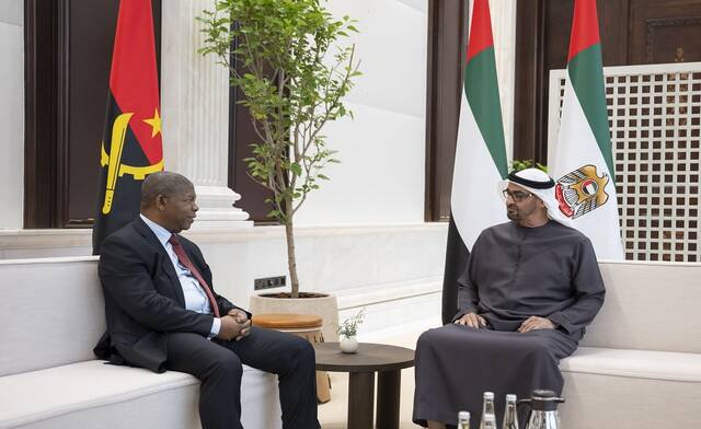 الرئيس الإماراتي الشيخ محمد بن زايد آل نهيان مع رئيس أنجولا جواو مانويل جونسالفس لورينسو