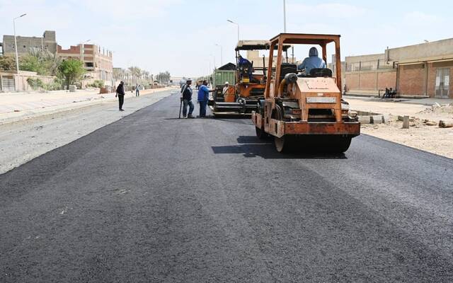 وزير مصري: تطوير الطرق والبنية التحتية لجذب الاستثمار بالمناطق الصناعية