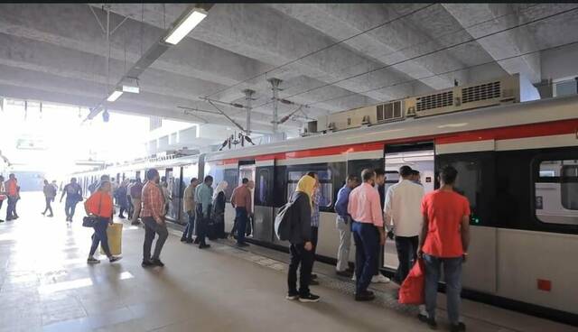 القطار الكهربائي السريع