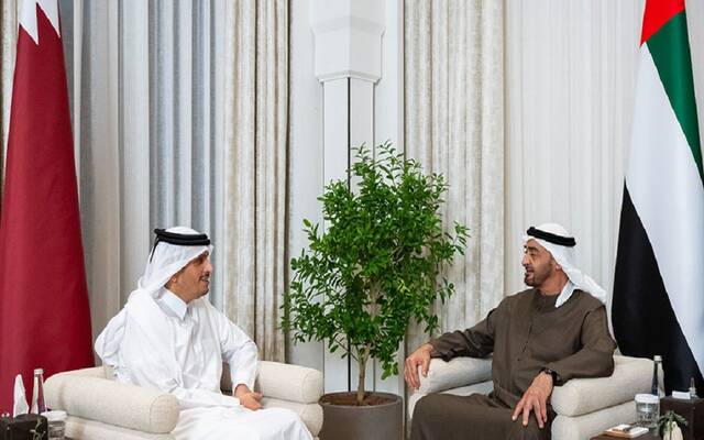 الشيخ محمد بن زايد آل نهيان رئيس دولة الإمارات والشيخ محمد بن عبدالرحمن بن جاسم آل ثاني رئيس مجلس الوزراء وزير خارجية دولة قطر