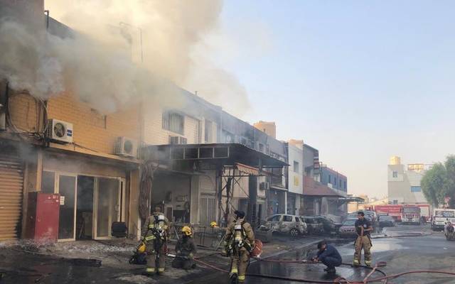 "الإطفاء" الكويتية تُسيطر على حريق بالشويخ الصناعية