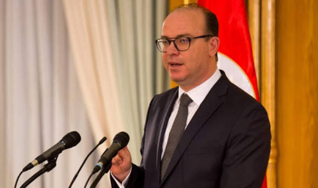 رئيس الوزراء التونسي يستعرض خطة إنقاذ الاقتصاد وينفي المساس بموازنة الاستثمار