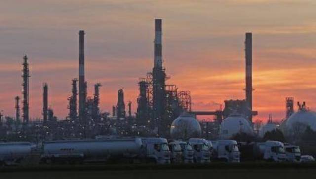 انخفاض مخزونات النفط الأمريكي 3.4 مليون برميل