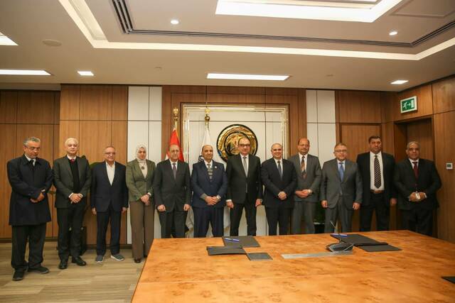 جانب من مراسم توقيع العقد