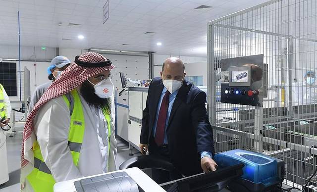 السعودية.. تدشين أكبر مصنع لإنتاج ألواح الطاقة الشمسية بالشرق الأوسط