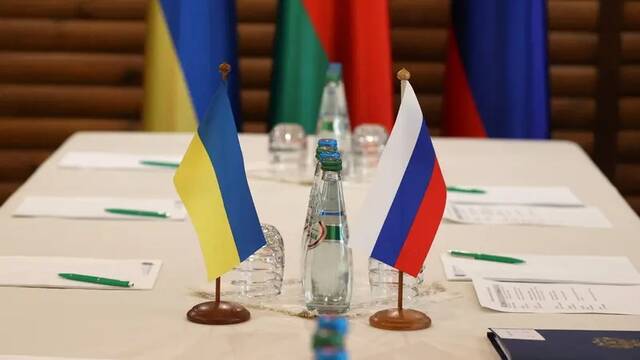الإمارات: الدبلوماسية السبيل الوحيد لإنهاء الأزمة الروسية الأوكرانية