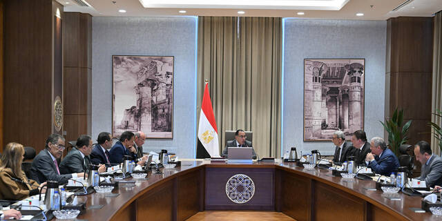رئيس الوزراء المصري يناقش خطوات إعادة هيكلة الهيئة العامة للاستعلامات