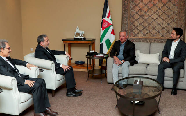 خلال استقباله لوزير الخارجية الإيراني .. ملك الأردن يدعو لخفض التصعيد بالمنطقة