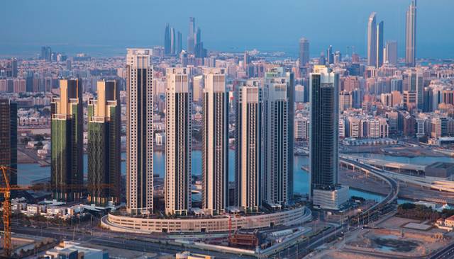 إنفوجرافيك.. إقبال قوي على اقتناص الرخص الاقتصادية بأبوظبي