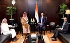 جانب من لقاء السفير السعودي في القاهرة مع وزير الاستثمار والتجارة الخارجية المصري