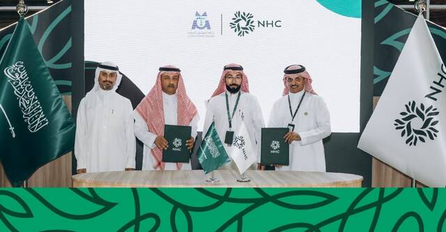 جانب من توقيع الاتفاقية