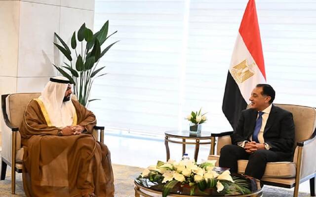 الدكتور مصطفى مدبولي رئيس مجلس الوزراء المصري والشيخ محمد بن حمد الشرقي ولي عهد إمارة الفجيرة