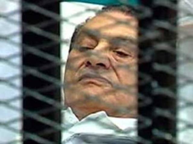 سويسرا تجمد إعادة 700 مليون فرنك من أموال "مبارك" لمصر