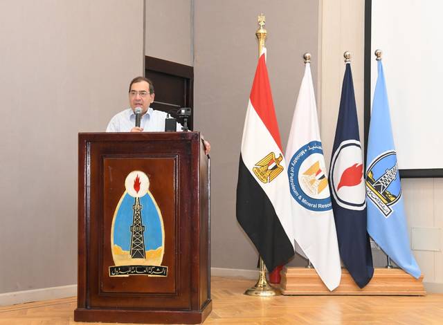 وزير البترول المصري يضع حجر أساس محطة معالجة الحمد البرية بتكلفة مليار جنيه