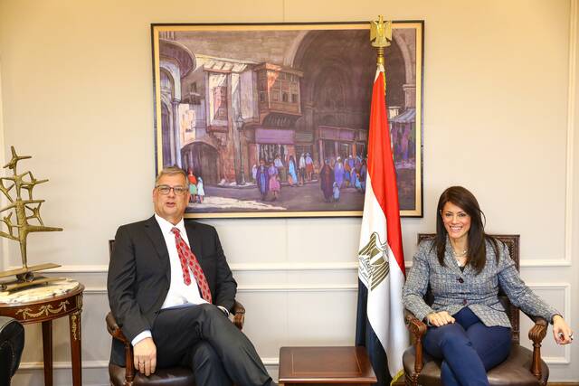 مصر تبحث تعزيز تعاونها الاقتصادي مع هولندا