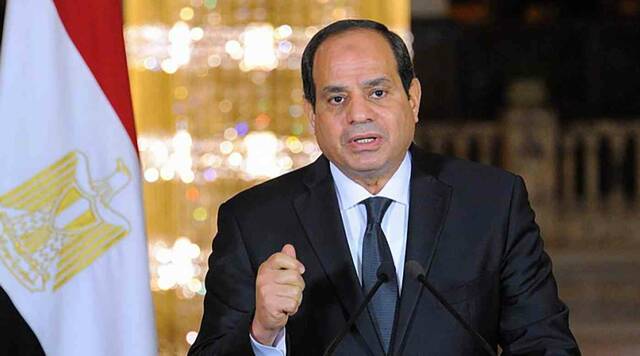 السيسي عن تحرير سعر الصرف: "لو هيأثر على المصريين بلاش"