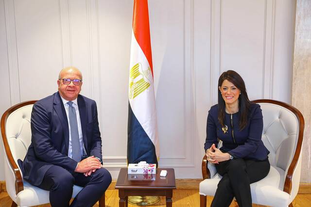 وزيرة "التخطيط" المصرية تبحث مشروعات "الاستثمار القومي"