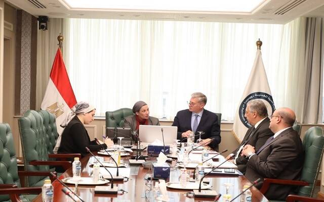 البترول والبيئة المصرية تبحثان خفض الانبعاثات والتوافق مع الاشتراطات البيئية