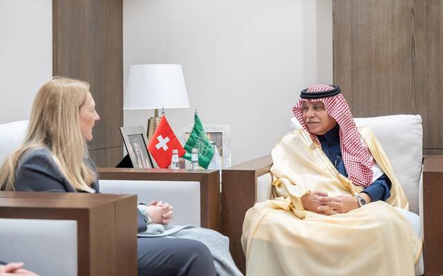 جانب من لقاء وزير التجارة مع وزير الدولة للشؤون الاقتصادية في سويسرا