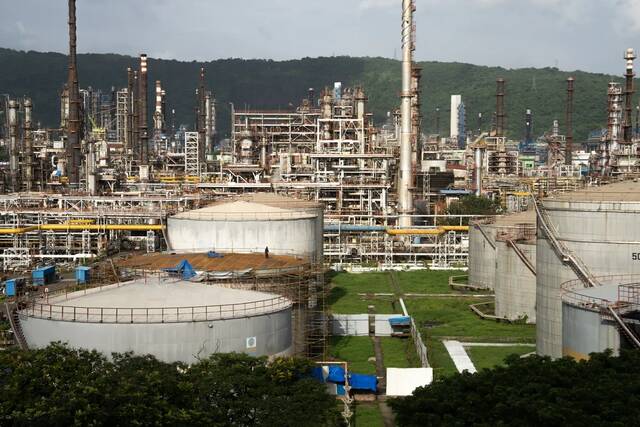 شركات التكرير الهندية المملوكة للدولة تسعى لاستعادة تدفق النفط الروسي