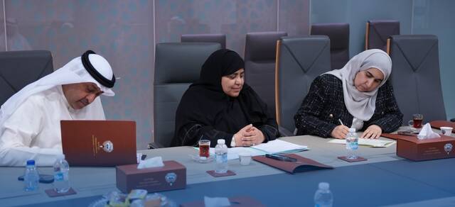 جانب من التوقيع