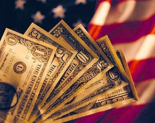 الصحافة العالمية: تخفيض توقعات النمو الأمريكي يهز العالم.. ومخاطر حول البنوك تزداد في أوروبا