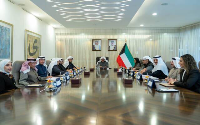 خلال الاجتماع